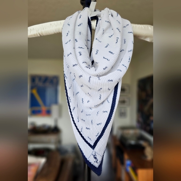 Vintage YSL Scarf - Picture 6 of 6
